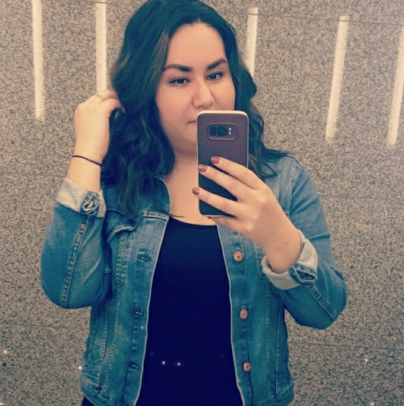 Meet your Posher, Jessica - Picture 2 of 2